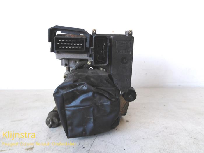 Gebrauchte ABS Pumpe Peugeot 306 (7A/C/S) 1.1i XN,XA Preis auf Anfrage angeboten von Fa. Klijnstra & Zn. VOF