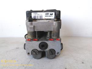 ABS Pumpe van een Peugeot 306 (7A/C/S) 1.1i XN,XA 1993