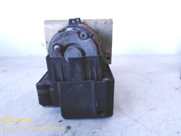 Usagé Bloc ABS Peugeot 306 (7A/C/S) 2.0 S 16 Kat. Prix sur demande proposé par Fa. Klijnstra & Zn. VOF