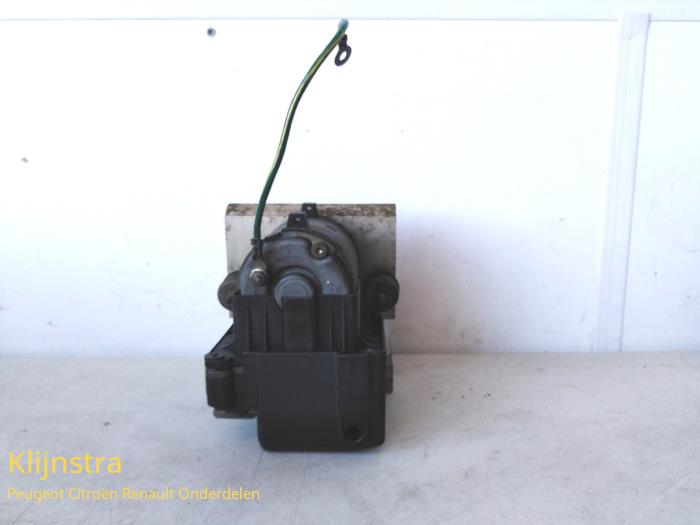 Usagé Bloc ABS Peugeot 306 (7A/C/S) 2.0 S 16 Kat. Prix sur demande proposé par Fa. Klijnstra & Zn. VOF
