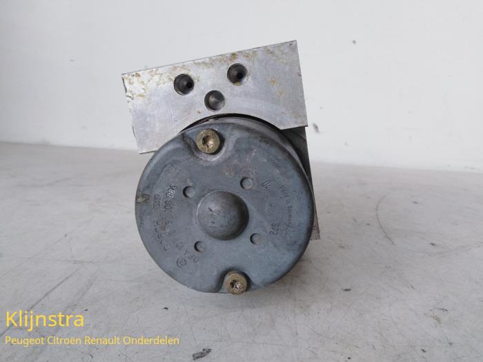 Begagnade ABS-pump Peugeot 406 Break (8E/F) 1.8 16V Pris € 75,00 Marginaltabell erbjuds av Fa. Klijnstra & Zn. VOF