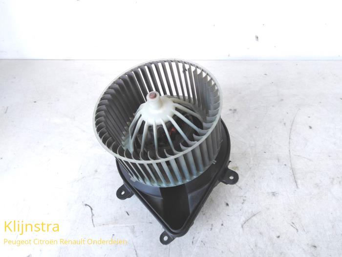 Motor de ventilador de calefactor de un Citroën Xsara Break (N2) 1.6i 1999