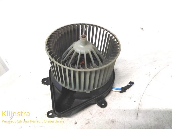 Motor de ventilador de calefactor de un Citroën Xsara (N1) 1.6i 1998
