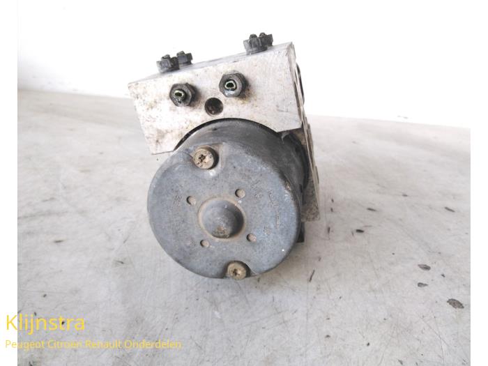 Begagnade ABS-pump Renault Megane (BA) 1.6 16V Pris € 99,00 Marginaltabell erbjuds av Fa. Klijnstra & Zn. VOF