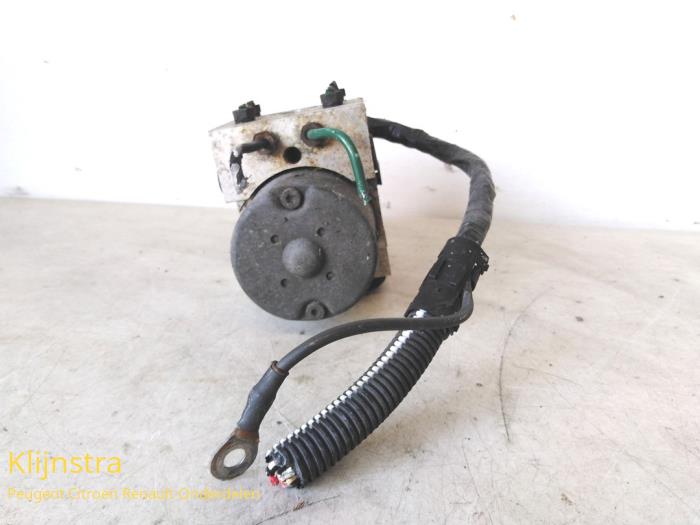 Begagnade ABS-pump Renault Scénic I (JA) 2.0 16V Pris € 99,00 Marginaltabell erbjuds av Fa. Klijnstra & Zn. VOF