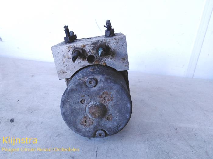 Begagnade ABS-pump Renault Megane (BA) 1.6 16V Pris € 99,00 Marginaltabell erbjuds av Fa. Klijnstra & Zn. VOF