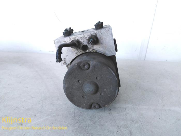 Gebrauchte ABS Pumpe Renault Megane Scenic Preis € 99,00 Margenregelung angeboten von Fa. Klijnstra & Zn. VOF