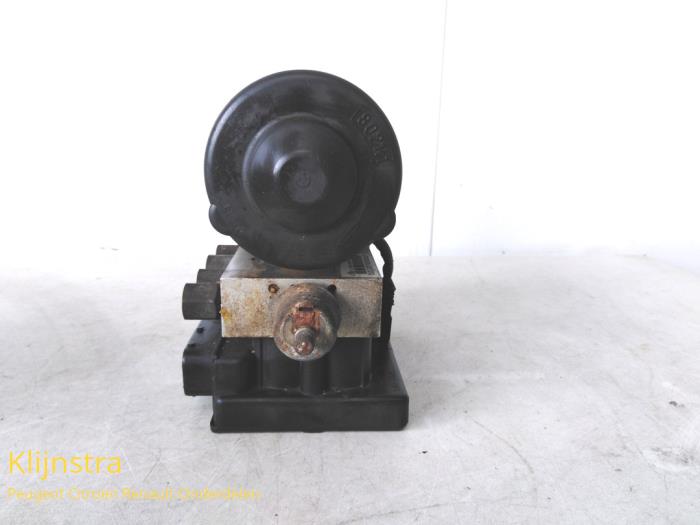 Begagnade ABS-pump Renault Megane Coupé (DA) 2.0i 16V Pris € 99,00 Marginaltabell erbjuds av Fa. Klijnstra & Zn. VOF