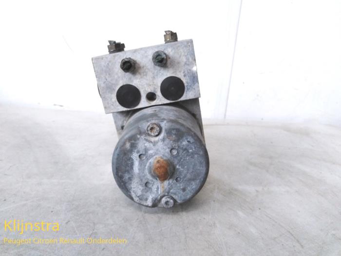 Begagnade ABS-pump Renault Scénic I (JA) 2.0 16V IDE Pris € 99,00 Marginaltabell erbjuds av Fa. Klijnstra & Zn. VOF