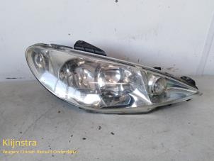 Used Headlight, right Peugeot 206 SW (2E/K) 1.4 HDi Price on request offered by Fa. Klijnstra & Zn. VOF