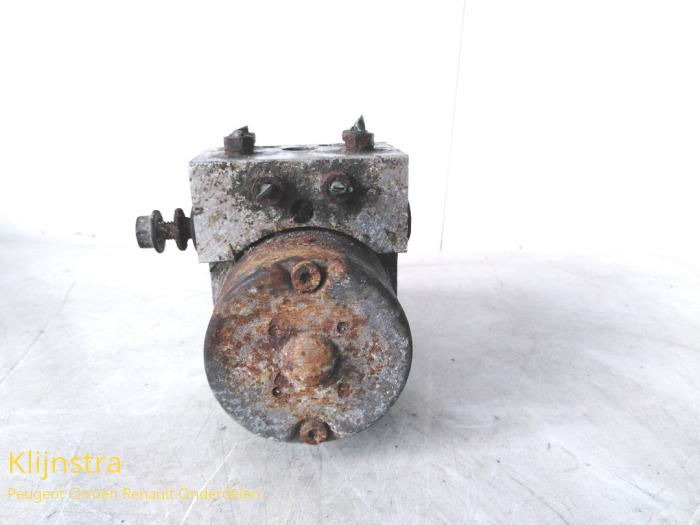 Begagnade ABS-pump Renault Megane Pris € 99,00 Marginaltabell erbjuds av Fa. Klijnstra & Zn. VOF