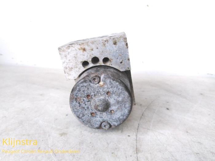 Begagnade ABS-pump Renault Espace Pris € 89,00 Marginaltabell erbjuds av Fa. Klijnstra & Zn. VOF