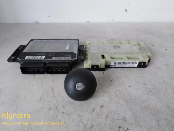 Used Engine management computer Renault Clio II Societe (SB) 1.9D Price € 150,00 Margin scheme offered by Fa. Klijnstra & Zn. VOF