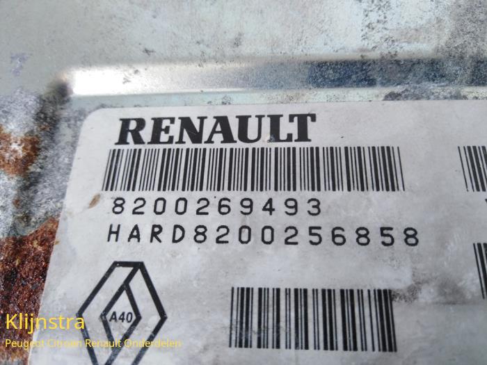 Ordinateur réservoir automatique d'un Renault Espace (JK) 3.0 dCi V6 24V Grand Espace Kat. 2003