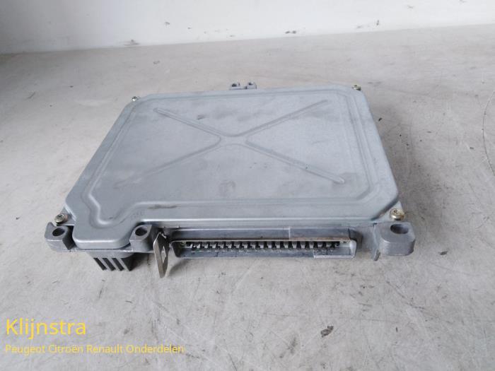 Engine management computer from a Renault Clio (B/C57/357/557/577) 1.2 RL,RN Kat. 1994
