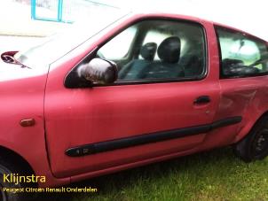 Używane Drzwi lewe wersja 2-drzwiowa Renault Clio II (BB/CB) Cena € 99,00 Procedura marży oferowane przez Fa. Klijnstra & Zn. VOF