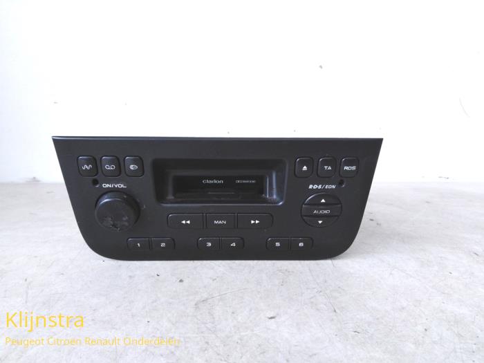 Radio/Cassette van een Peugeot 406 (8B) 2.2 HDi 16V FAP 2002