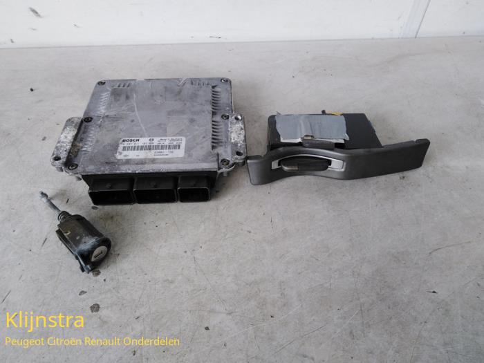 Used Engine management computer Renault Laguna II Grandtour (KG) 2.2 dCi 150 16V Price on request offered by Fa. Klijnstra & Zn. VOF