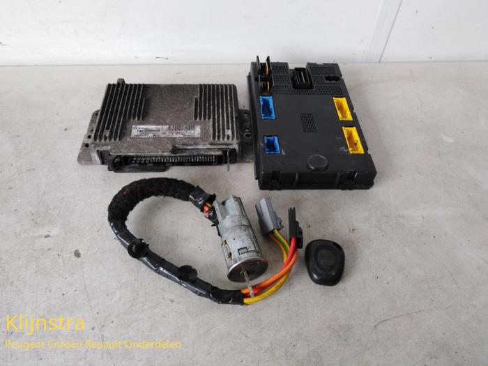 Used Engine management computer Renault Espace (JE) 2.0i RTE,RXE Kat. Price € 150,00 Margin scheme offered by Fa. Klijnstra & Zn. VOF
