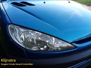 Used Headlight, right Peugeot 206 (2A/C/H/J/S) 1.4 16V Price on request offered by Fa. Klijnstra & Zn. VOF