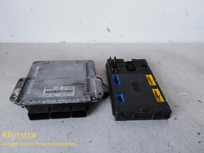 Used Engine management computer Renault Espace (JE) 2.2 dCi 130 16V Price € 150,00 Margin scheme offered by Fa. Klijnstra & Zn. VOF