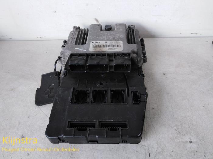 Used Engine management computer Renault Scénic II (JM) 1.9 dCi 120 Price € 150,00 Margin scheme offered by Fa. Klijnstra & Zn. VOF
