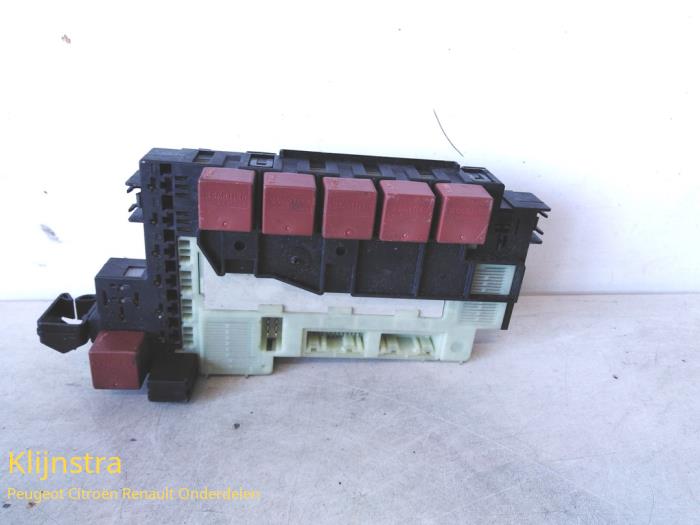 Fuse box from a Renault Clio II (BB/CB) 1.2 1999
