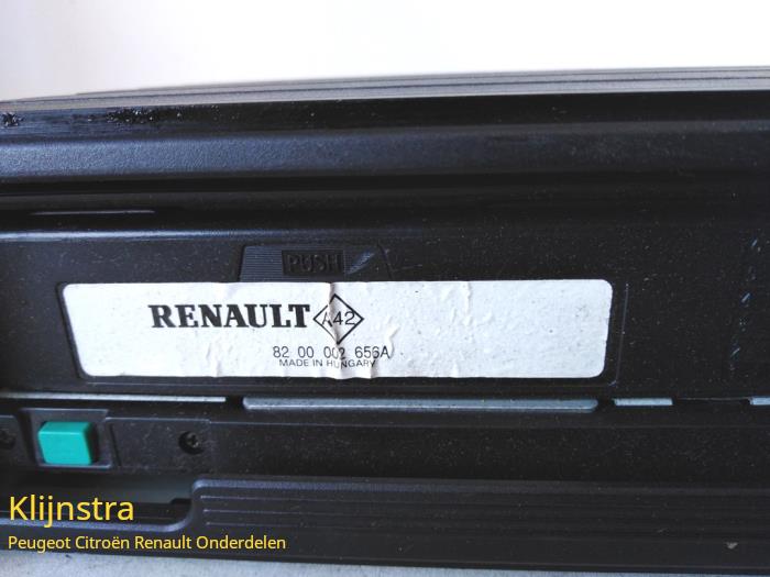 Changeur de CD d'un Renault Espace (JK) 2.2 dCi 16V 2004