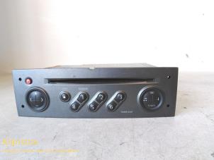 Gebrauchte Radio CD Spieler Renault Scénic II (JM) 1.9 dCi 120 Preis auf Anfrage angeboten von Fa. Klijnstra & Zn. VOF