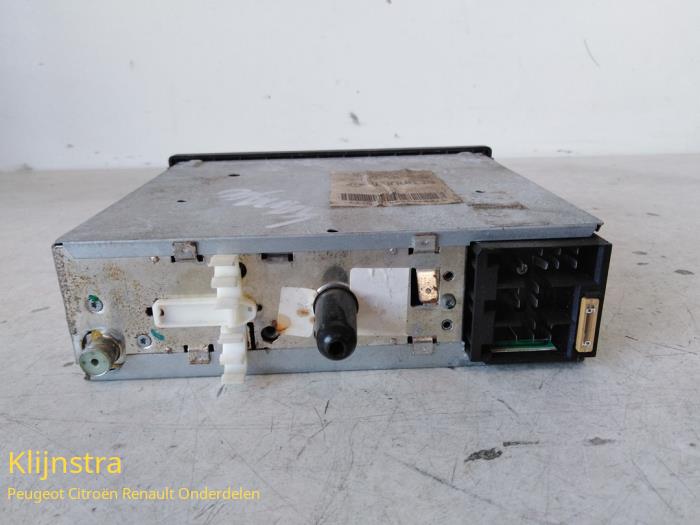 Reproductor de casetes y radio de un Renault Kangoo (KC) 1.9 dTi 2000