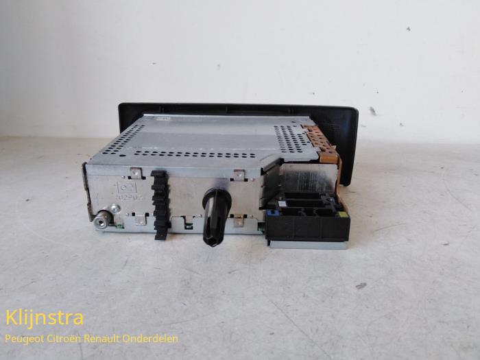 Reproductor de CD y radio de un Renault Megane (BA/SA) 1.6 16V 2000