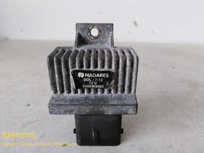 Glow plug relay from a Renault Megane II Grandtour (KM) 1.5 dCi 85 2005