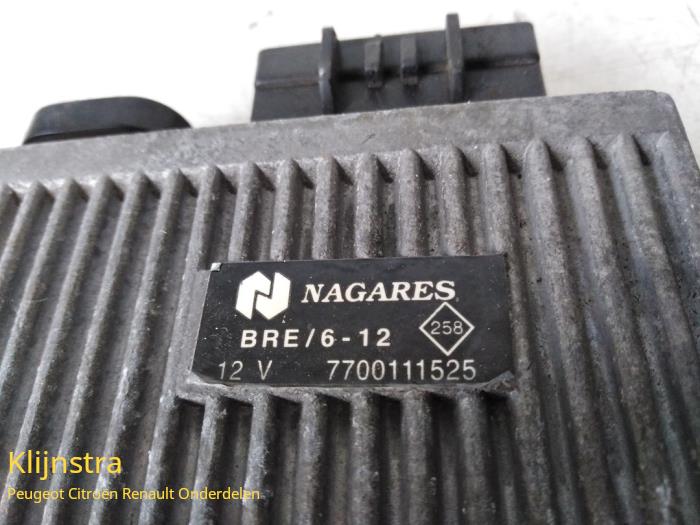 Glow plug relay from a Renault Megane Break/Grandtour (KA) 1.9 dTi 2000