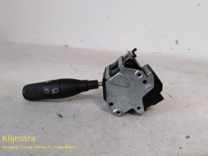 Used Light switch Renault Clio (B/C57/357/557/577) 1.4i RN,RT Kat. Price on request offered by Fa. Klijnstra & Zn. VOF