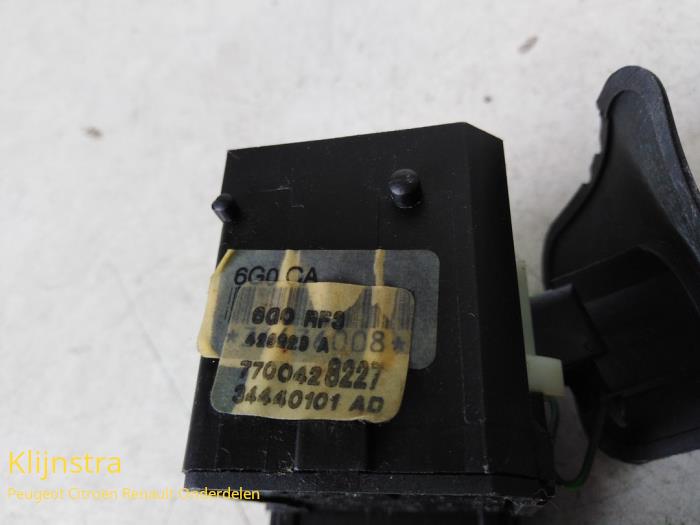 Interruptor de limpiaparabrisas de un Renault Megane (BA/SA) 1.6 16V 2000