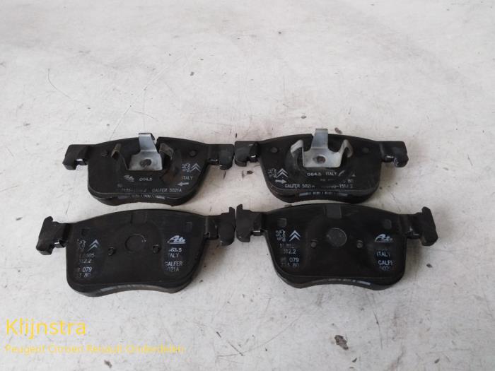 Front brake pad from a Peugeot 308 2015