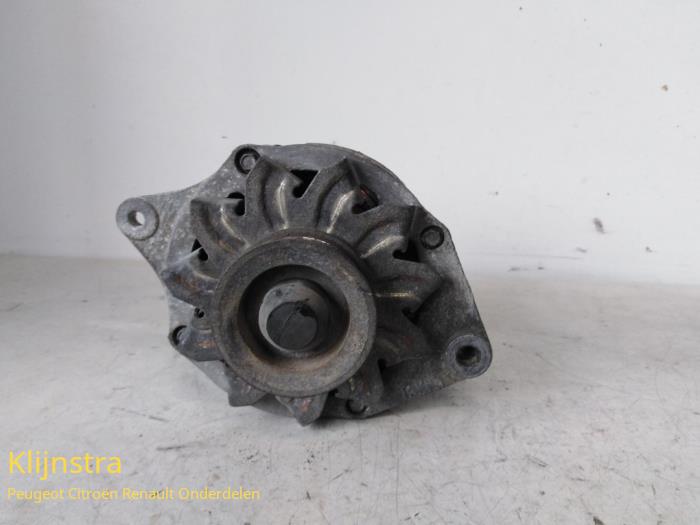 Begagnade Dynamo Renault Clio Societe (S/3/657) 1.9 D Pris på förfrågan erbjuds av Fa. Klijnstra & Zn. VOF