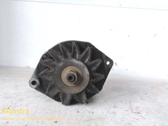 Gebrauchte Dynamo Renault Espace (J/S6) 2.2 i Preis auf Anfrage angeboten von Fa. Klijnstra & Zn. VOF