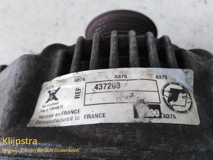 Dynamo d'un Renault Master II (JD) 2.5 D T28 2000