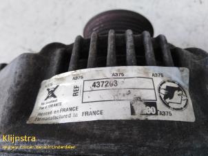 Dynamo d'un Renault Master II (JD) 2.5 D T28 2000