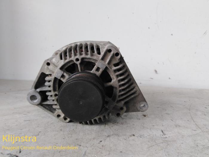 Gebrauchte Dynamo Renault Megane (BA) 1.9dTi RN Preis auf Anfrage angeboten von Fa. Klijnstra & Zn. VOF