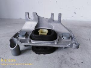 Used Gearbox mount Renault Clio Price on request offered by Fa. Klijnstra & Zn. VOF