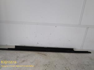 Used Window rubber Renault Clio Price on request offered by Fa. Klijnstra & Zn. VOF