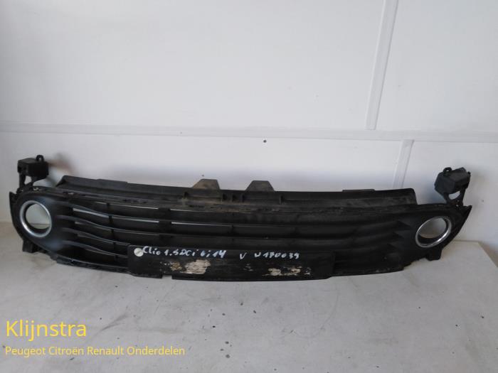 Używane Grill Renault Clio Cena na żądanie oferowane przez Fa. Klijnstra & Zn. VOF