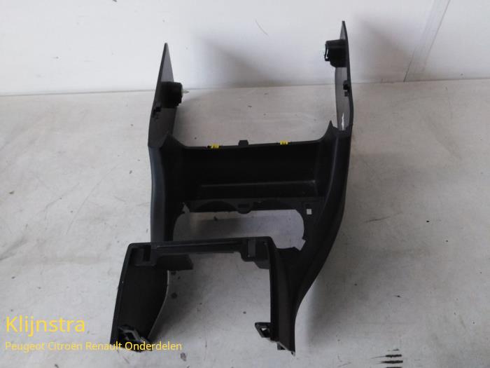 Middle console from a Renault Twingo 2015