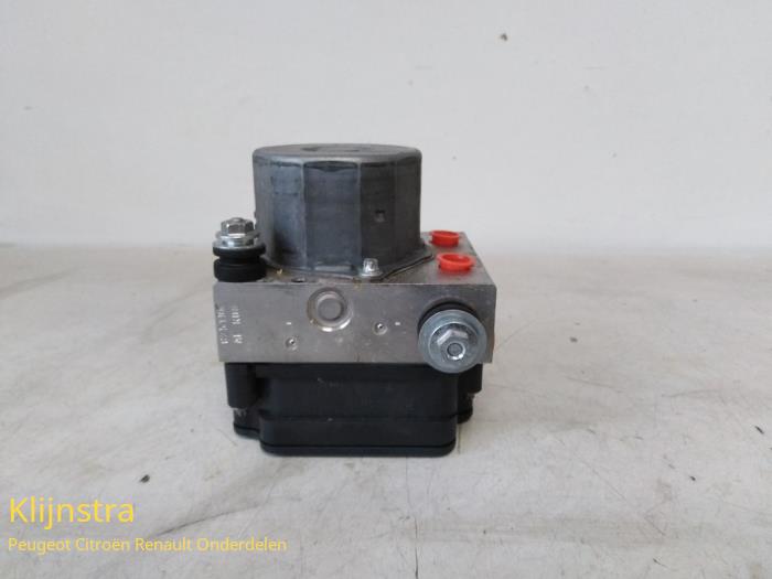 ABS pump from a Renault Twingo 2015