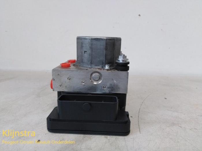 ABS pump from a Renault Twingo 2015