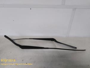 Used Front wiper arm Renault Twingo Price on request offered by Fa. Klijnstra & Zn. VOF