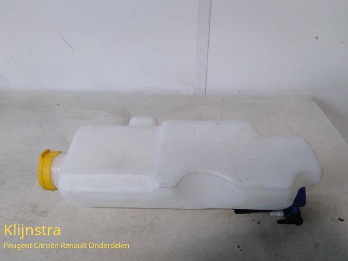 Front windscreen washer reservoir from a Renault Twingo 2015