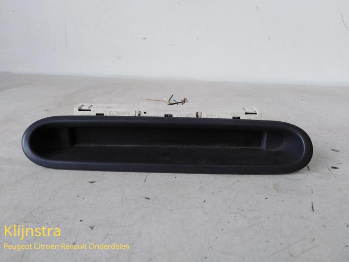 Begagnade Innerdisplay Renault Twingo (C06) 1.2 SPi Phase I Pris € 39,99 Marginaltabell erbjuds av Fa. Klijnstra & Zn. VOF